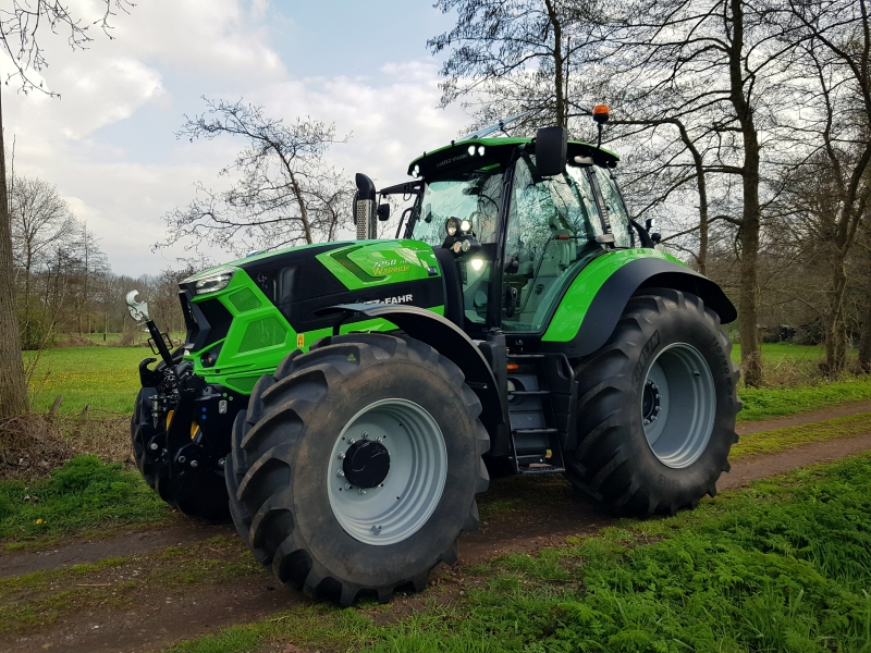 Deutz-Fahr 7250 afgeleverd - Nibbelink - Landbouw Tuinbouw Mechanisatie