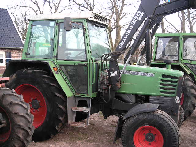 Afgeleverd diverse tractoren en machines
