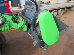 betonmixer voor aan een Avant shovel afgeleverd