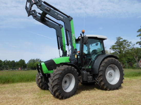 Deutz-Tractor met voorlader