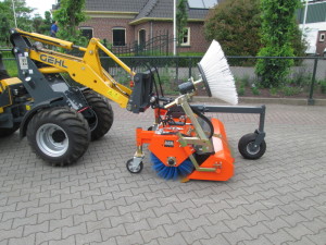 Nieuwe veegmachine met Kantborstel afgeleverd