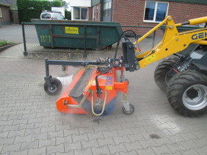 Nieuwe veegmachine met Kantborstel afgeleverd